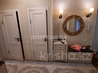 3-бөлмелі пәтер · 82 м² · 2/5 қабат, Әбдрахманов 15 б, бағасы: 300 000 〒 в 