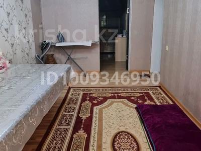 3-комнатная квартира · 64 м² · 2/5 этаж, 6й микрорайон, 6й микрорайон 2 — Район вогзала за 19.5 млн ₸ в Караганде, Казыбек би р-н