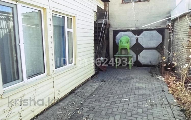 Отдельный дом · 3 комнаты · 100 м² · 4.1 сот., мкр Новый Город, Шакирова 13 — Жамбыла за 36.9 млн 〒 в Караганде, Казыбек би р-н — фото 2