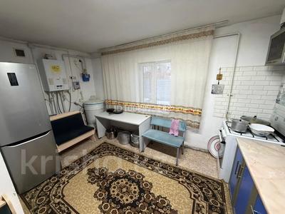 Отдельный дом · 7 комнат · 250 м² · 8 сот., Медеу 19 — 61 школа за 50 млн ₸ в Астане, Сарыарка р-н