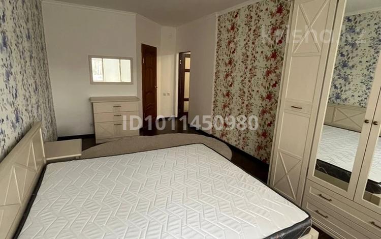 2-комнатная квартира · 80 м² · 3/9 этаж, ул. Б. Кулманова 107 за 360 000 ₸ в Атырау — фото 2