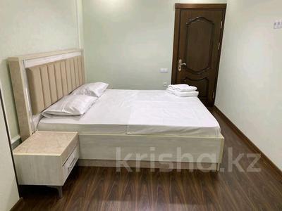 3-бөлмелі пәтер, 90 м², 10/17 қабат тәулігіне, Жандосова 140, бағасы: 25 000 〒 в Алматы, Ауэзовский р-н