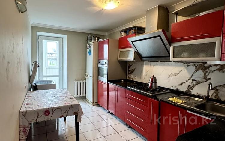 4-комнатная квартира · 75.5 м² · 5/5 этаж, мкр Михайловка , мкр Михайловка, улица Аманжолова 9 за 38 млн ₸ в Караганде, Казыбек би р-н — фото 2