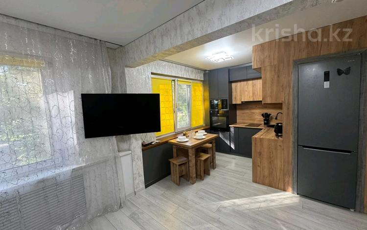 2-комнатная квартира · 52 м² · 1/5 этаж, Бульвар Гагарина 19/1 — Виноградова и Грузинская за 18 000 ₸ в Усть-Каменогорске, Ульбинский — фото 2