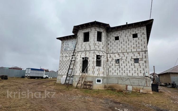 Жеке үй · 20 бөлме · 750 м² · 18 сот., Енбекши — На первой линий. напротив пост ГАИ, бағасы: 60 млн 〒 в Караоткеле — фото 2