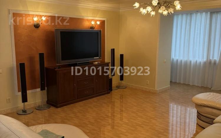 7-бөлмелі пәтер · 200 м² · 2/5 қабат, Иманова 2 — М. Ауэзова, бағасы: 65 млн ₸ в Астане, р-н Байконур — фото 2