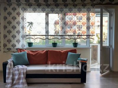 2-комнатная квартира · 90 м² · 2/5 этаж, мкр Думан-2 6 за 300 000 ₸ в Алматы, Медеуский р-н