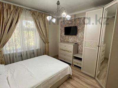 2-бөлмелі пәтер, 60 м², 3/5 қабат тәулігіне, Шаймерденова 17, бағасы: 18 000 〒 в Шымкенте, Туран р-н