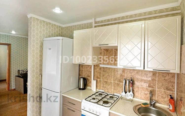 2-комнатная квартира · 45 м² · 3/5 этаж, проспект Бухар Жырау 52 — ЦУМ, АБЗАЛ, центр, ситимол за 22 млн 〒 в Караганде — фото 2