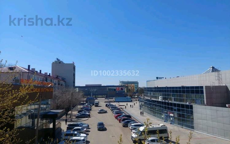 2-комнатная квартира · 45 м² · 3/5 этаж, проспект Бухар Жырау 52 — ЦУМ, АБЗАЛ, центр, ситимол за 22 млн ₸ в Караганде — фото 23