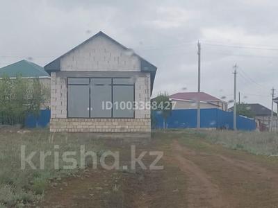 Отдельный дом · 3 комнаты · 100 м² · 10 сот., Акшатовская трасса за 20 млн 〒 в Актобе, жилой массив Акшат