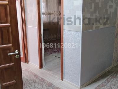 2-комнатная квартира · 55 м² · 2/4 этаж, 4 мкр 40 за 15 000 〒 в Жанаозен