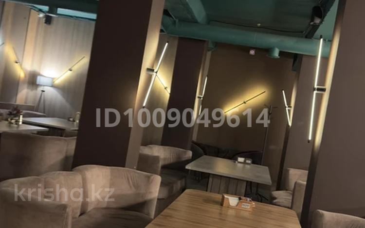 Действующий бизнес Караоке · 375 м², бағасы: 28 млн 〒 в Актобе, мкр 5 — фото 2