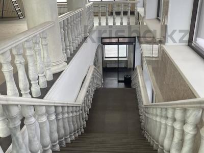 Свободное назначение, офисы, магазины и бутики, склады, общепит, салоны красоты, бани, гостиницы и зоны отдыха, медцентры и аптеки, образование, развлечения · 1080 м² за 350 млн ₸ в Караганде, Казыбек би р-н