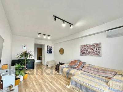2-комнатная квартира · 80 м² · 11/12 этаж, мкр Аксай-1, Райымбека за 40 млн ₸ в Алматы, Ауэзовский р-н