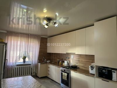 Жеке үй · 3 бөлме · 100 м² · 10 сот., ул. Куляш Байсеитова 2, бағасы: 30 млн ₸ в Усть-Каменогорске, Ахмирово