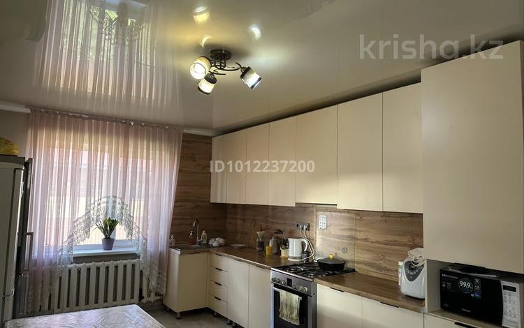 Жеке үй · 3 бөлме · 100 м² · 10 сот., ул. Куляш Байсеитова 2, бағасы: 30 млн ₸ в Усть-Каменогорске, Ахмирово — фото 8