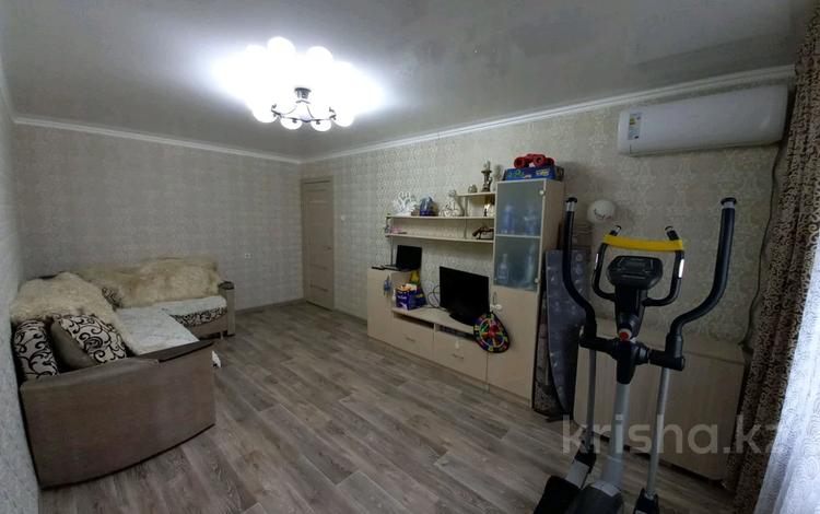 3-комнатная квартира, 65 м², 6/9 этаж, абая за 27.8 млн 〒 в Петропавловске — фото 2
