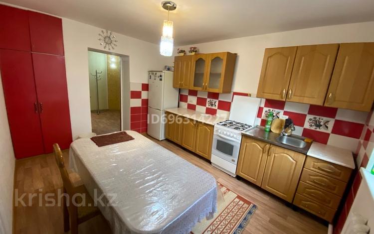 Отдельный дом · 5 комнат · 150 м², мкр Атамура 4/28 за 200 000 ₸ в Атырау — фото 2