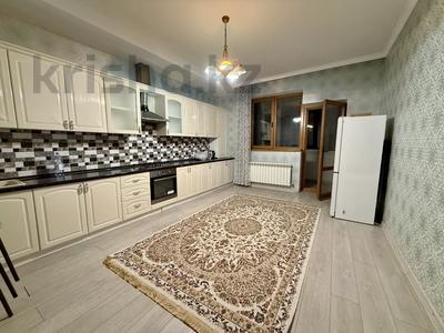 4-комнатная квартира · 185 м² · 1/4 этаж, Газизы Жубановой — Центр города, рядом Народная канцелярия за 370 000 〒 в Актобе