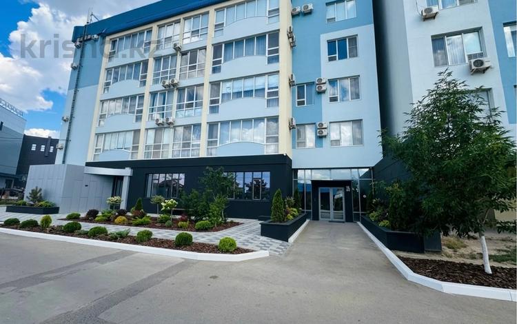 Еркін, кеңселер, дүкендер мен бутиктер, қоймалар, қоғамдық тамақтану орны, сұлулық салондары, фитнес және спорт, медорталықтар мен дәріханалар, білім орталықтары, ойын-сауық, кабинеттер және жұмыс орындары, студиялар · 300 м², бағасы: 1.5 млн ₸ в Атырау — фото 36