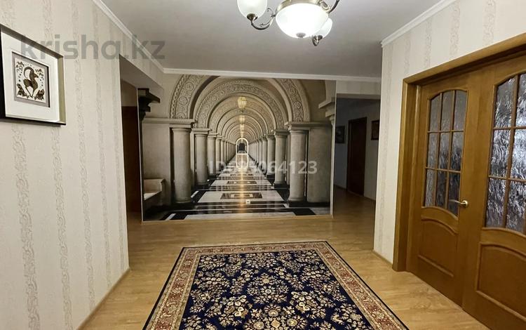 4-комнатная квартира · 163 м² · 9/9 этаж, Валиханова 9/1 — Кенесары за 72.5 млн ₸ в Астане, р-н Байконур — фото 2