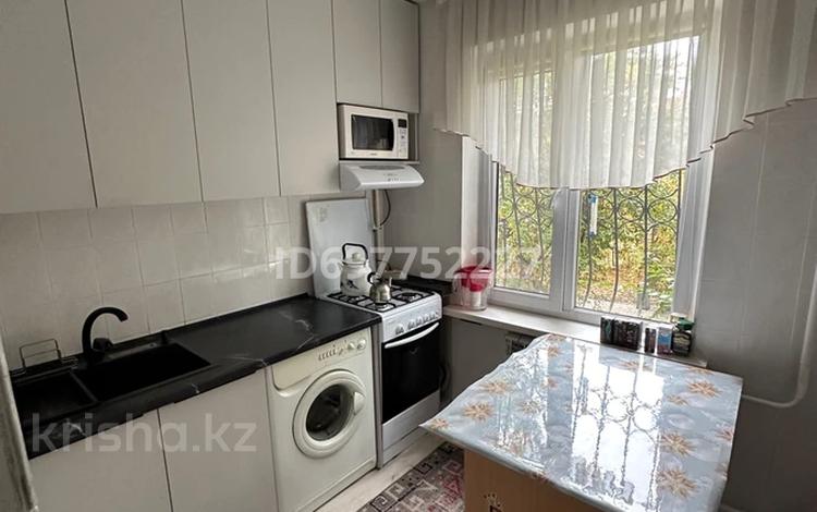 2-комнатная квартира, 42 м², 2/4 этаж помесячно, мкр №8 74 — Станция метро Москва