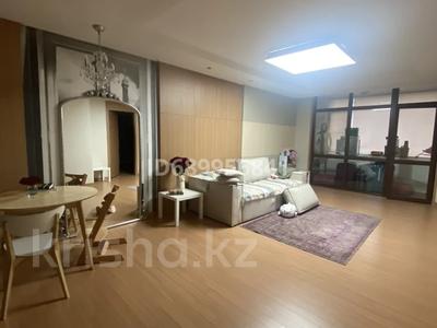 2-комнатная квартира, 70 м², 1/30 этаж, Кошкарбаева за 55 млн 〒 в Астане, Алматы р-н