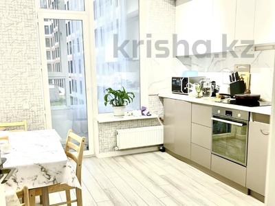 3-комнатная квартира, 95 м² помесячно, Шамши Калдаякова 17 за 300 000 〒 в Астане, Алматы р-н