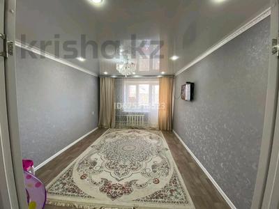 3-бөлмелі пәтер, 65 м², 5/5 қабат, мкр. 4, Уразбаева 2/3, бағасы: 22 млн 〒 в Уральске, мкр. 4