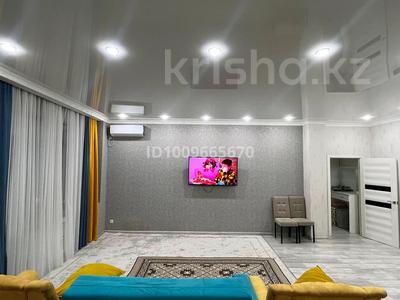2-бөлмелі пәтер · 90 м² · 10/11 қабат, 16-й мкр 57 — 16.17.18.19, бағасы: 300 000 ₸ в Актау