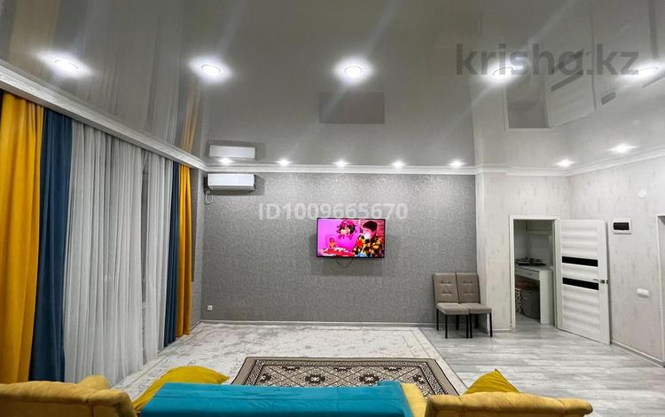 2-бөлмелі пәтер · 90 м² · 10/11 қабат, 16-й мкр 57 — 16.17.18.19, бағасы: 300 000 ₸ в Актау — фото 2