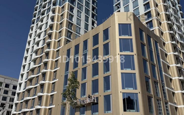 5-комнатная квартира · 165 м² · 9/16 этаж, Хуйсейн бен талала 33а за 150 млн ₸ в Астане, Есильский р-н — фото 2