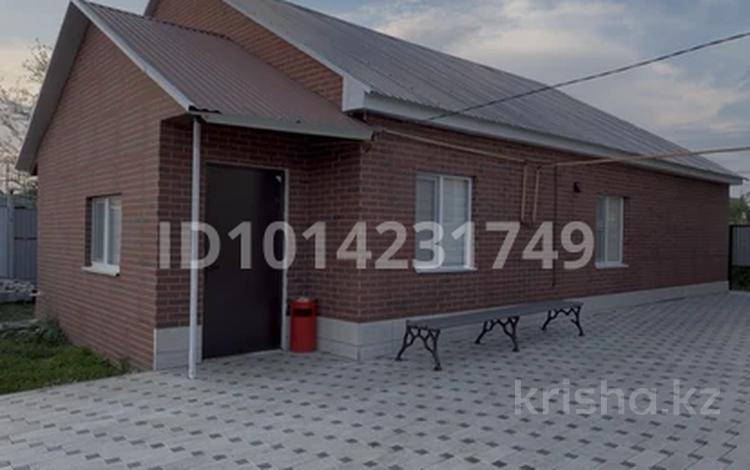 Жеке үй · 3 бөлме · 120 м², Магистральная, бағасы: 50 000 ₸ в Уральске — фото 2