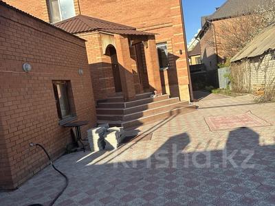 Отдельный дом · 6 комнат · 340 м² · 8 сот., Исаева 138 за ~ 128.4 млн ₸ в Уральске