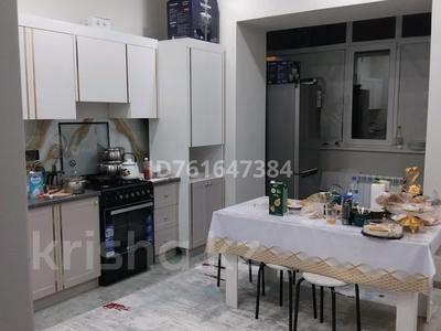 2-комнатная квартира · 99 м² · 1/5 этаж, мкр. Алтын орда за 200 000 〒 в Актобе