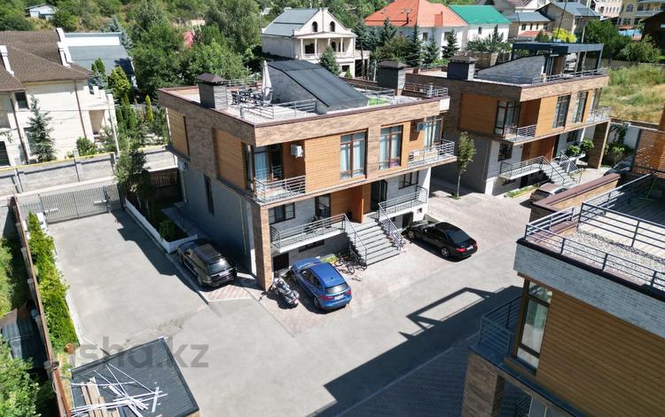 4-комнатная квартира, 140 м², 2/3 этаж помесячно, Асета Найманбаева 12 — Жамал Омаровой за 850 000 〒 в Алматы, Медеуский р-н — фото 2