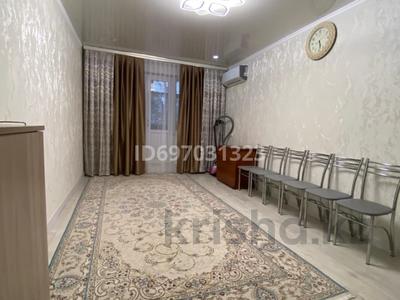 Пәтерлер в Улытау обл.: 2-бөлмелі пәтер · 41.4 м² · 2/4 қабат, По Гагарина, бағасы: 17 млн 〒 2-бөлмелі пәтер · 41.4 м² · 2/4 қабат, По Гагарина, бағасы: 17 млн 〒 в Жезказгане
