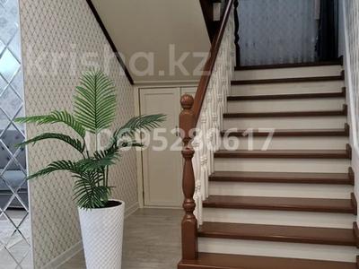 Отдельный дом · 9 комнат · 320 м² · 10 сот., мкр Кунгей , Акселеу Сейдимбека 1а за 120 млн 〒 в Караганде, Казыбек би р-н