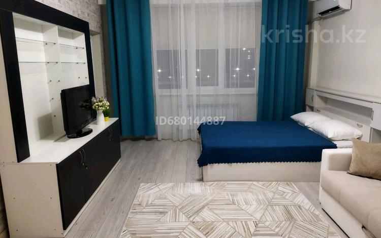 1-бөлмелі пәтер · 53 м² · 3/9 қабат, 17-ш/а. — Халык арена, бағасы: 15 000 ₸ в Актау, 17-й мкр — фото 2