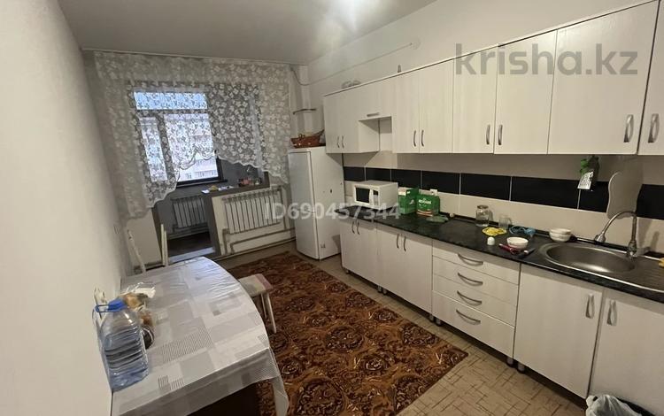 3-комнатная квартира, 70 м², 3/5 этаж помесячно, Массив “Арай 2” 13