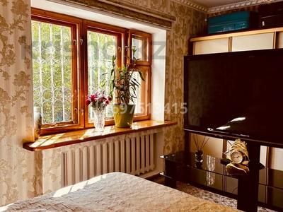 Пәтерлер в Алматы: 3-бөлмелі пәтер · 70 м² · 2/5 қабат, мкр Самал-1 — Достык-Жолдасбекова, бағасы: 81 млн 〒 3-бөлмелі пәтер · 70 м² · 2/5 қабат, мкр Самал-1 — Достык-Жолдасбекова, бағасы: 81 млн 〒 в Алматы, Медеуский р-н