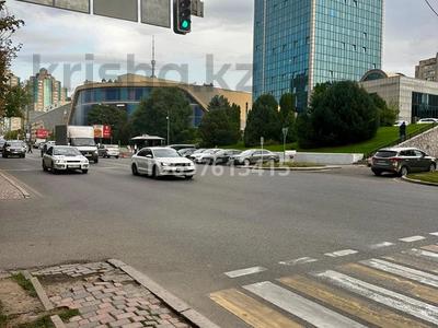 3-комнатная квартира · 70 м² · 2/5 этаж, мкр Самал-1 — Достык-Жолдасбекова за 89 млн 〒 в Алматы, Медеуский р-н