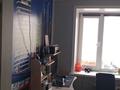 2-бөлмелі пәтер · 52 м² · 4/9 қабат, Курмангазы 108 — 7 школа, бағасы: 18 млн ₸ в Уральске, мкр Школьник — фото 2