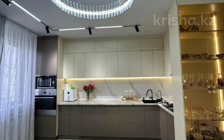 5-комнатная квартира · 162 м² · 9/10 этаж, мкр Аксай-1А за 75 млн ₸ в Алматы, Ауэзовский р-н — фото 3