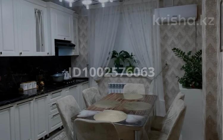 3-бөлмелі пәтер · 82 м² · 1/5 қабат, мкр Асар-2 12/2 — Трц Төле би, бағасы: 31 млн ₸ в Шымкенте, Абайский р-н — фото 2