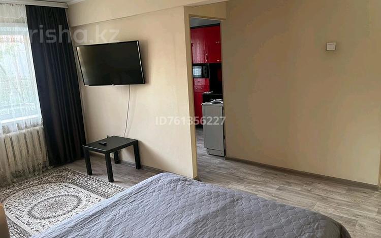 1-комнатная квартира · 33 м² · 4/5 этаж, Кабанбай батыра 120 — Бурова за 12 000 〒 в Усть-Каменогорске, Ульбинский — фото 2