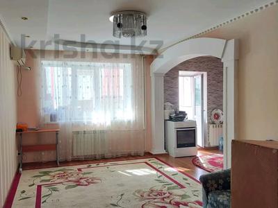 3-комнатная квартира · 80 м² · 5/10 этаж, Набережная ул. 83 за 21 млн ₸ в Актобе, мкр Акжар