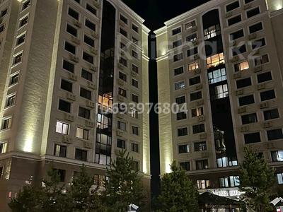 2-комнатная квартира, 56 м² посуточно, мкр Самал, Аль-Фараби 1а за 25 000 〒 в Алматы, Медеуский р-н