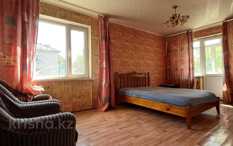 1-комнатная квартира · 30.4 м² · 2/5 этаж, Аманжолова за 10.5 млн ₸ в Уральске — фото 3